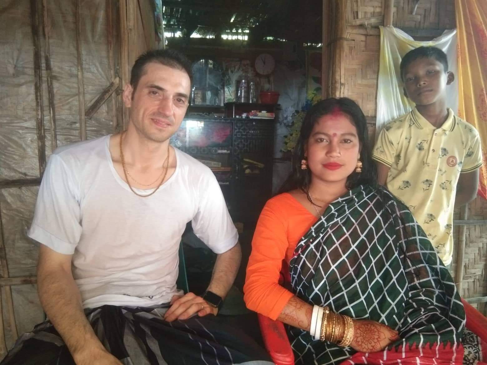 প্রেমের টানে সাড়া দিয়ে ইতালিয়ান যুবক ঠাকুরগাঁওয়ে