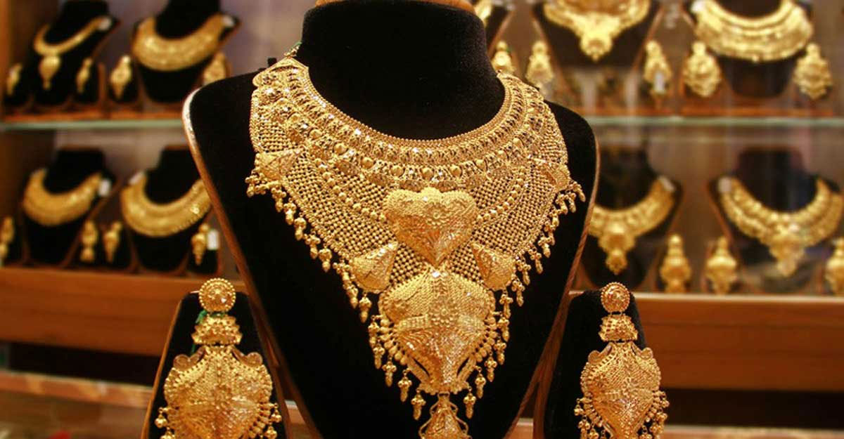 সোনার দাম আরও কমলো
