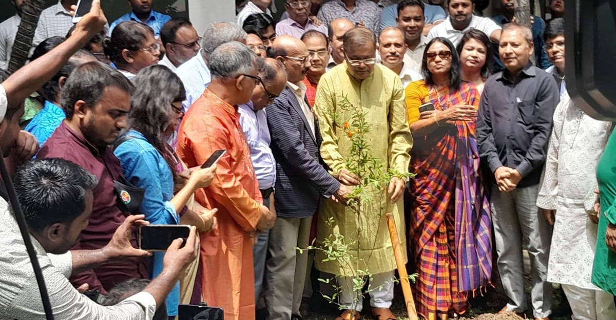 জাতীয় প্রেস ক্লাবে বৃক্ষরোপণ