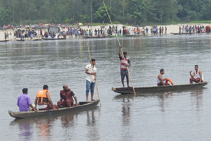 নৌকাডুবিতে নিহত বেড়ে এখন ৬৪