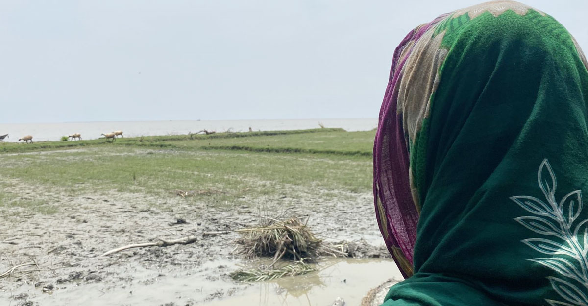 নদীভাঙনে সব হারিয়ে পাগল পারুল বেগম