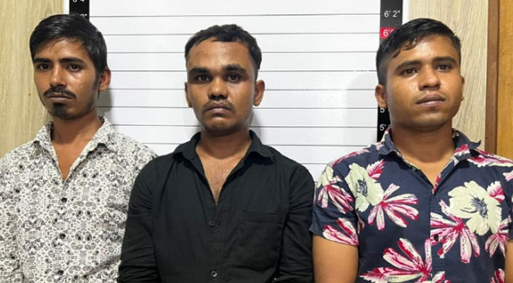 ‘ঝগড়া বাধিয়ে’ যাত্রীর মোবাইলফোন হাতিয়ে নিতো তারা