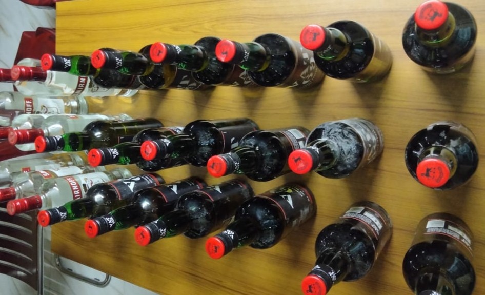 বেনাপোলে বিদেশি মদসহ মহিলা আটক