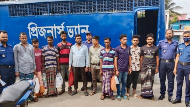 বেনাপোল থেকে সাজাপ্রাপ্ত ও পলাতক ১১ জনকে আটক