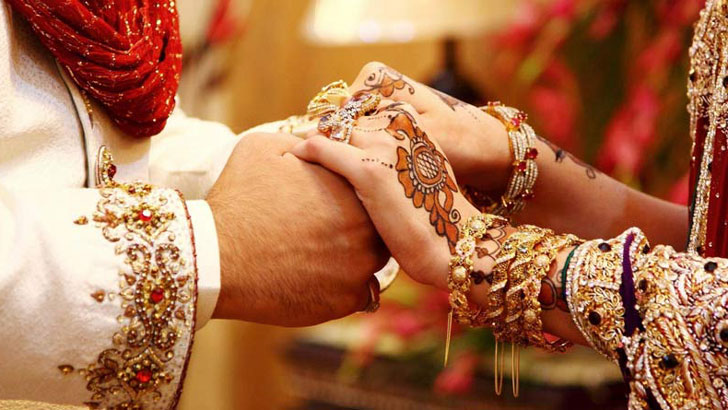 বিয়ের আসর থেকে পালাল বর