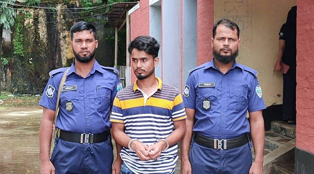 অনশনকরা তরুণীর মেয়ের মামলায় গ্রেফতার সাকিব