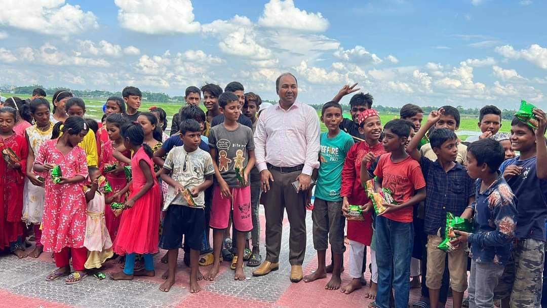 নবীনগরের কয়েকশ সুবিধাবঞ্চিত পথ শিশুদের সাথে সময় কাটালেন ইউএনও