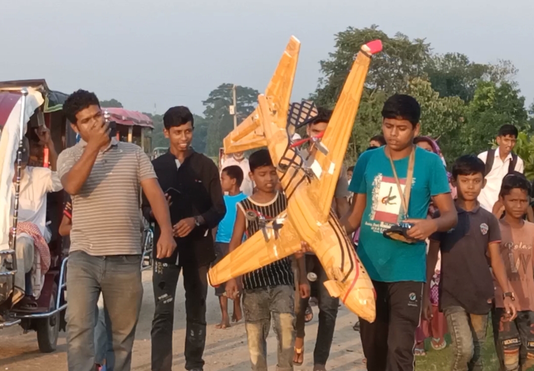 ব্রাহ্মণবাড়িয়ায় ক্ষুদে বিজ্ঞানী রবিউলের বিমান আবিস্কার