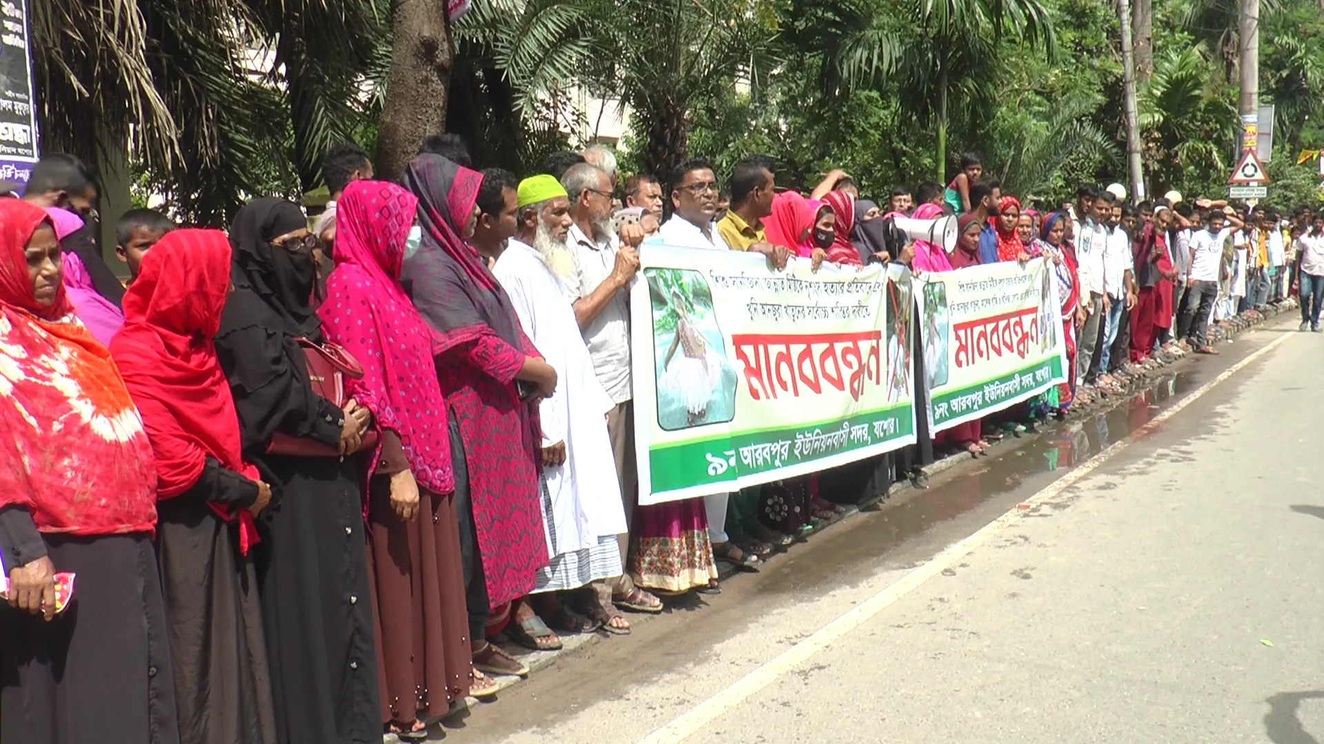 যশোরে শিশু সানজিদা হত্যার আসামিদের ফাঁসির দাবিতে মানববন্ধন