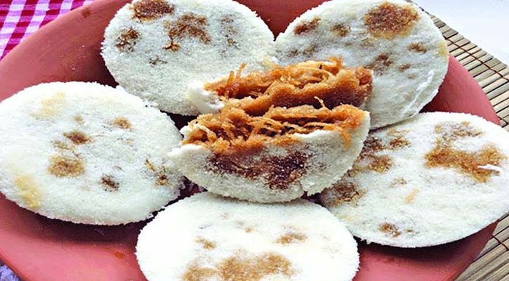 হালকা শীতের মিষ্টি সকালে ভাপা পিঠা