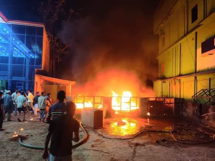সিংড়ায় ফিলিং স্টেশনে ভয়াবহ আগুন
