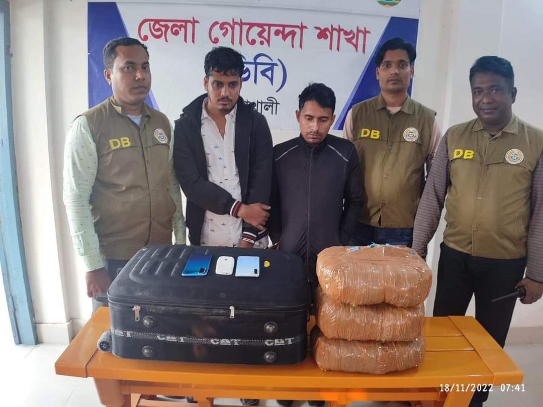 দুমকিতে ৬ কেজি গাঁজা সহ দুই মাদক কারবারি গ্রেফতার