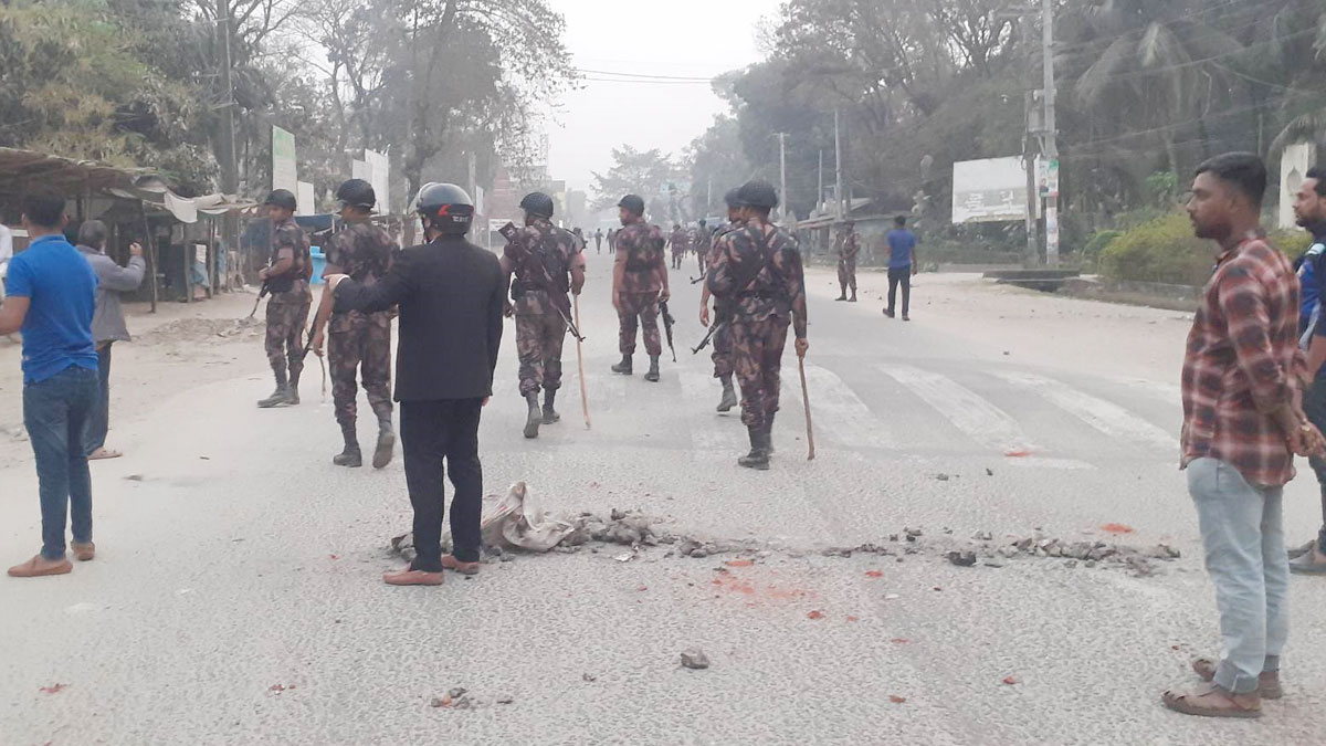 পঞ্চগড়ে পুলিশ-মুসল্লি সংঘর্ষ, বিজিবি মোতায়েন
