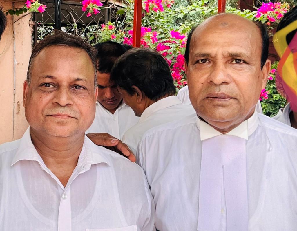 ইউনাইটেড লইয়ার্স  ফ্রন্ট  চট্টগ্রামের আহ্বায়ক এডভোকেট আবদুস সাত্তার, প্রধান সমন্বয়কারী এডভোকেট জহুরুল আলম 