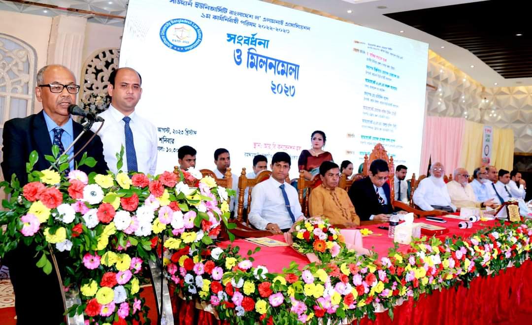 আইনের সুন্দর সমাজ গড়তে হলে আইনজীবীদের চালকের ভূমিকা গ্রহণ করতে হবে। 