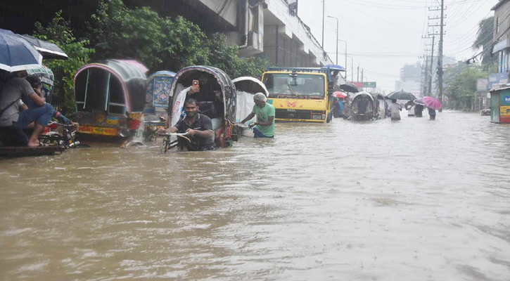 কোমর পানিতে ডুবলো চট্টগ্রাম