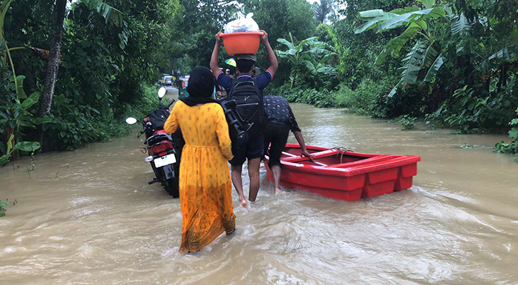 ফেনীতে স্মরণকালের ভয়াবহ বন্যা