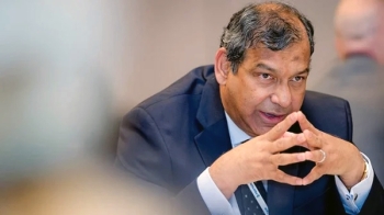 তাকসিমের দেশত্যাগে নিষেধাজ্ঞা