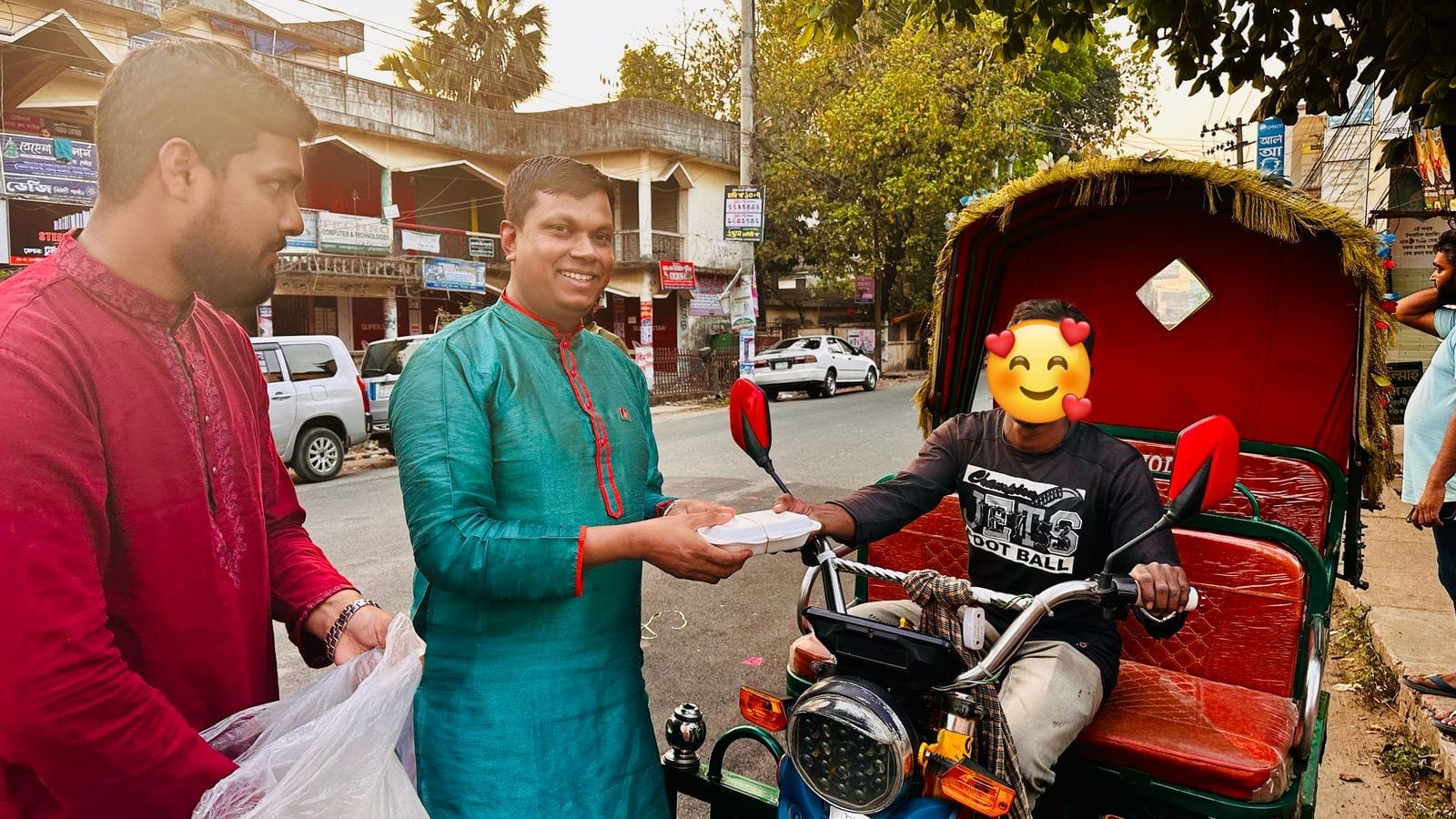 “A Unique Example of Humanity: Advocate Md. Sarowar Hossain Lovelo’s Iftar Distribution Initiative”