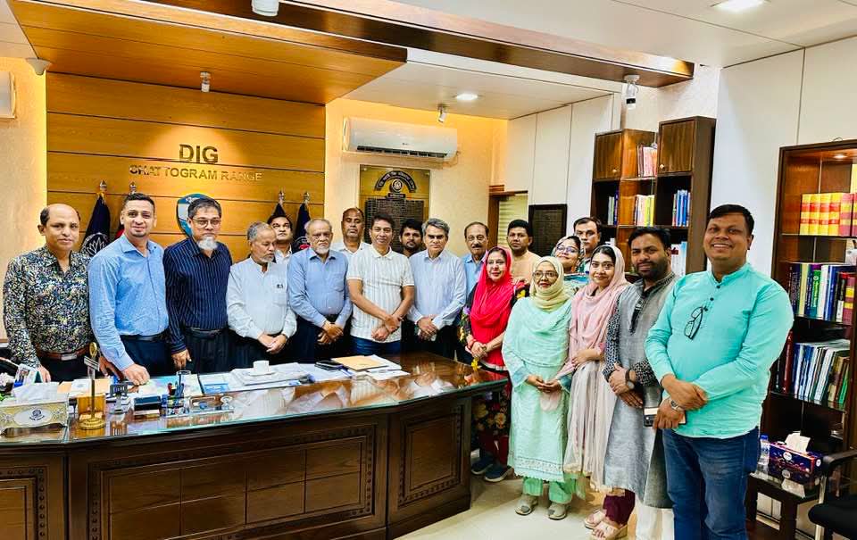 চট্টগ্রাম রেঞ্জ ডিআইজির সঙ্গে জেলা আইনজীবী সমিতি ও রাষ্ট্রপক্ষের আইন কর্মকর্তাবৃন্দের সৌজন্য সাক্ষাৎ